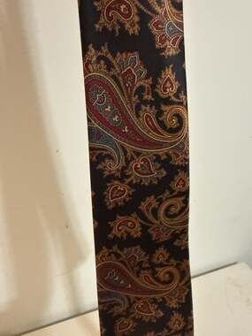 Beekman Place Paisley Silk Necktie